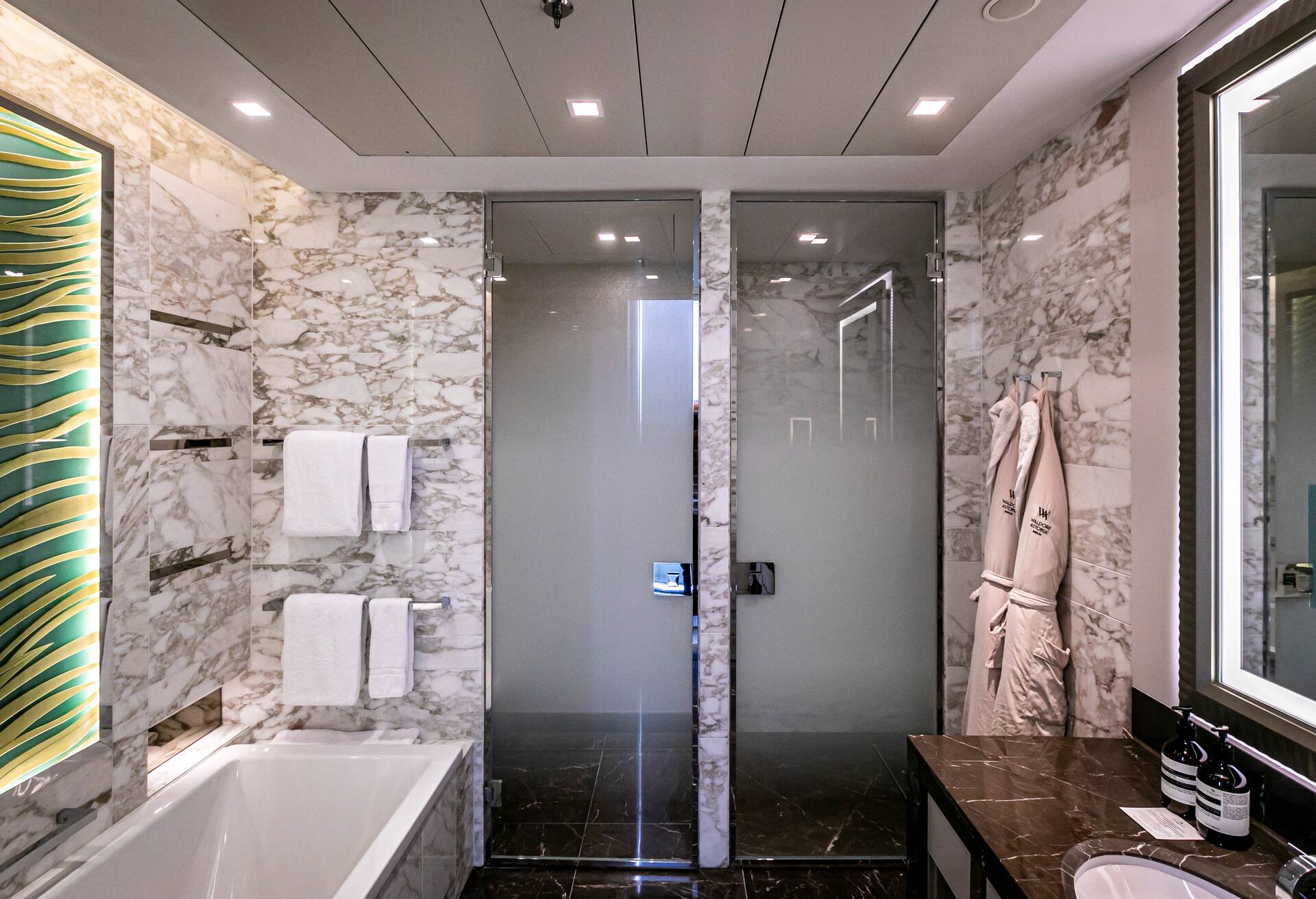 King Junior Suite with Memorial Church View thumbnail 5