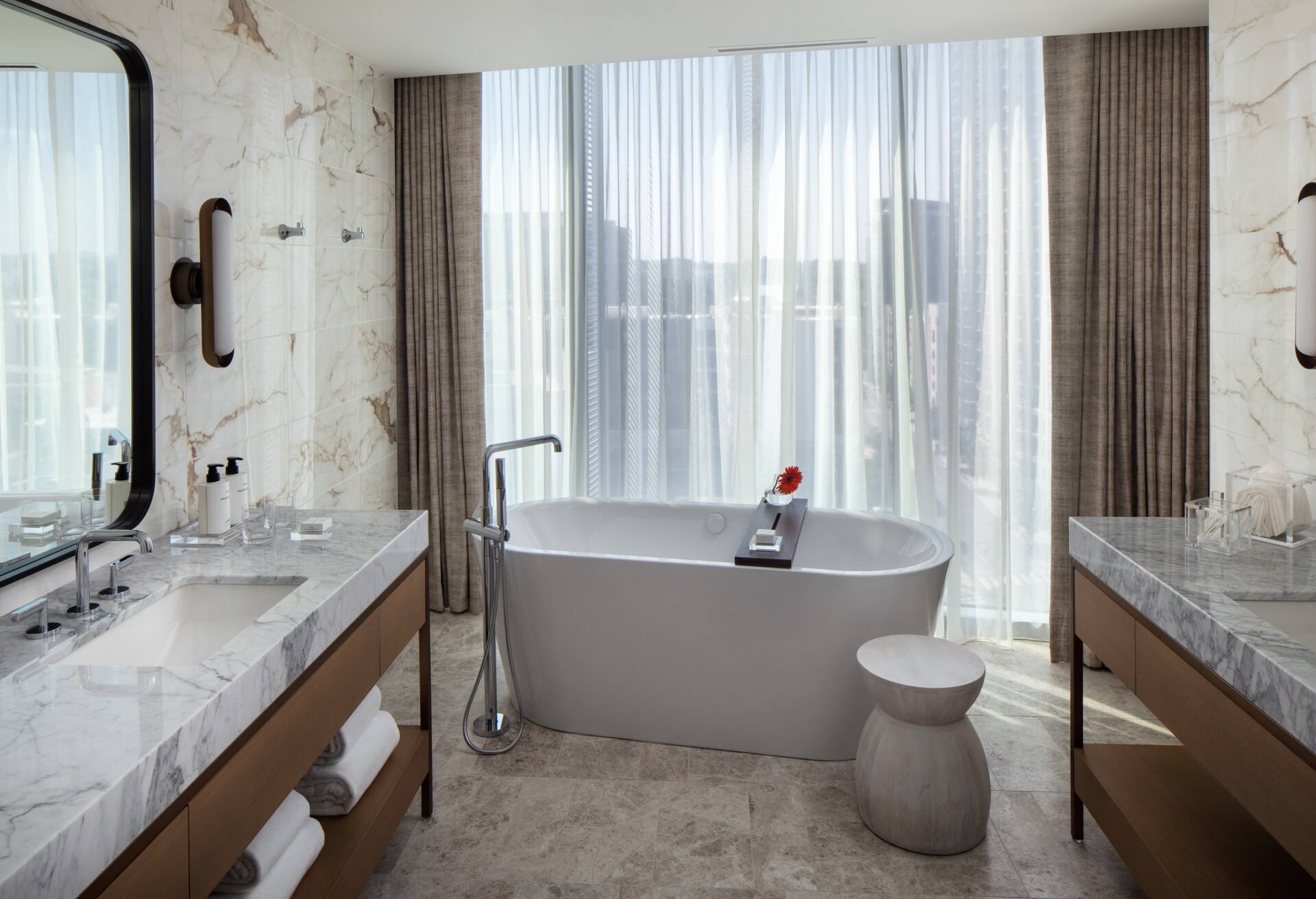 Corner Room - One King Bed