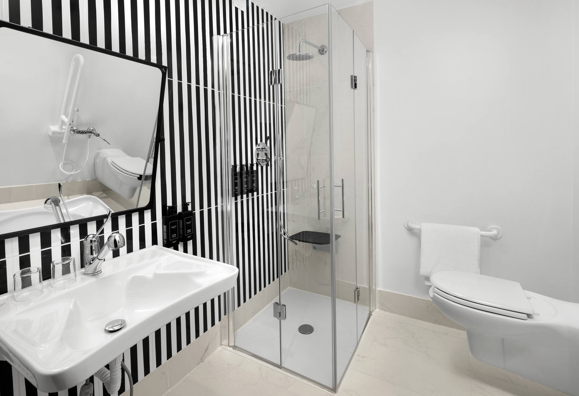 King Accessible Classic Room