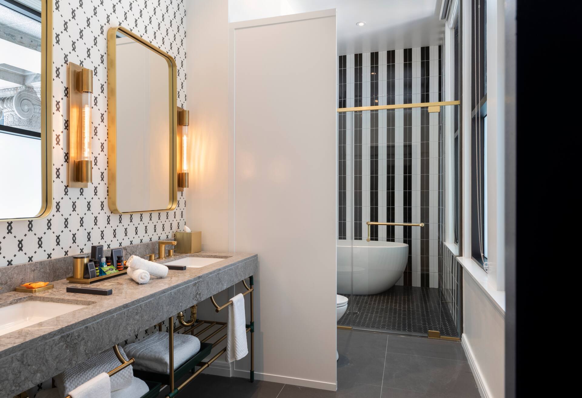 1 King Bed One Bedroom Premium Suite