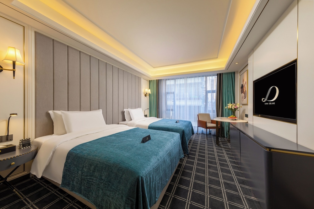 Luxury Twin Room, City View