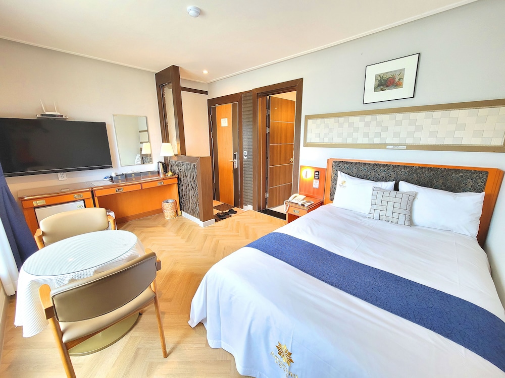 Corner Double Room photo 1
