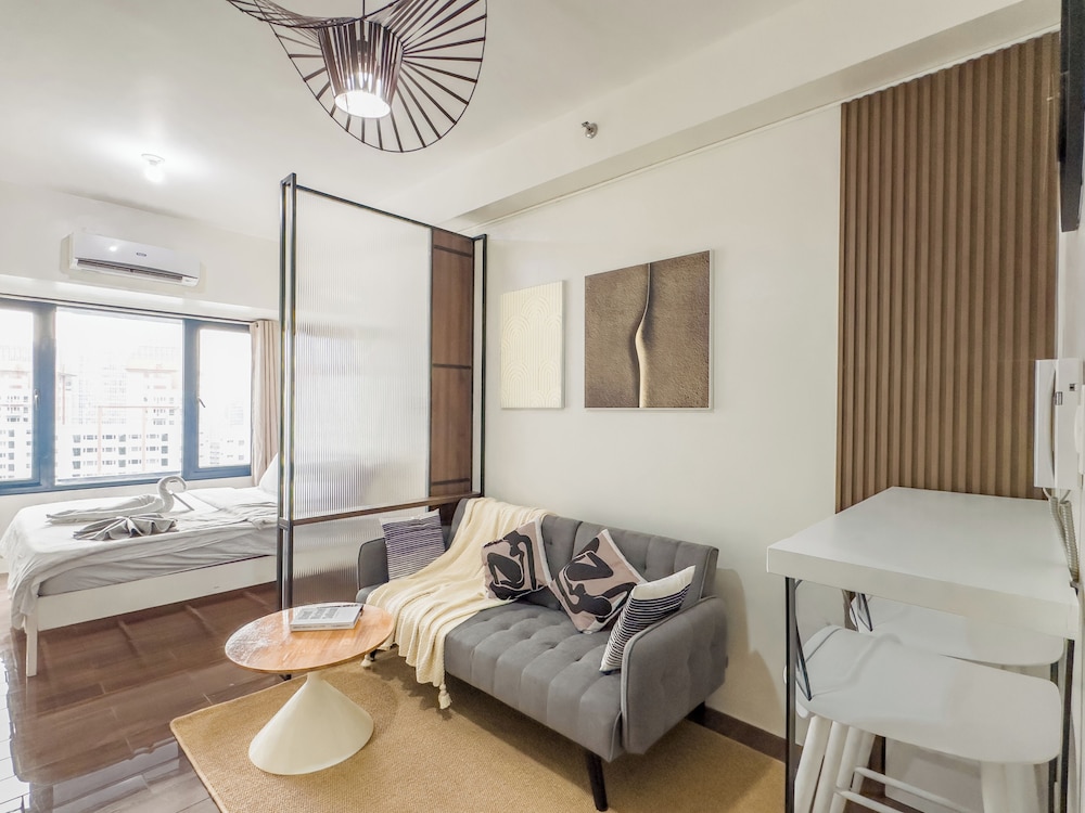 Comfort Condo, 1 Queen Bed with Sofa bed, City View