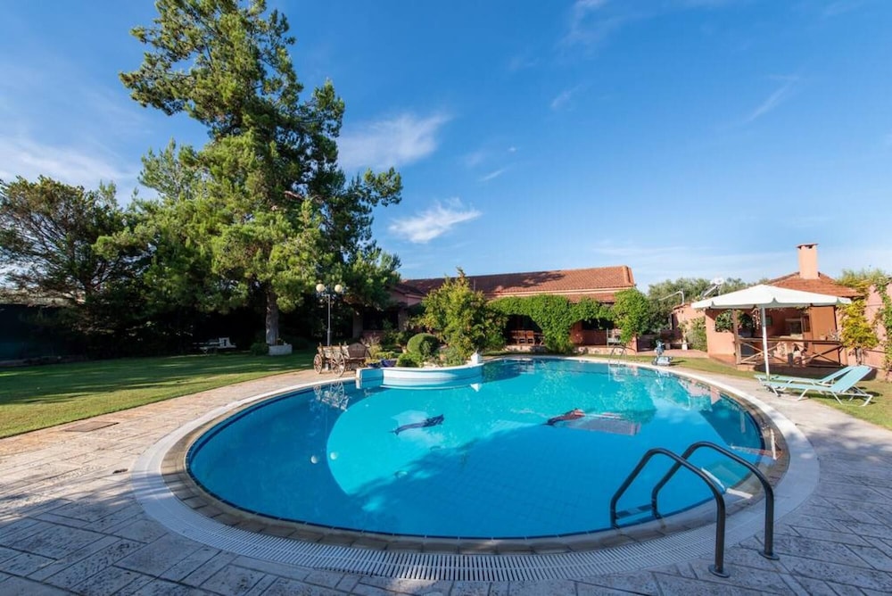 Villa photo 1
