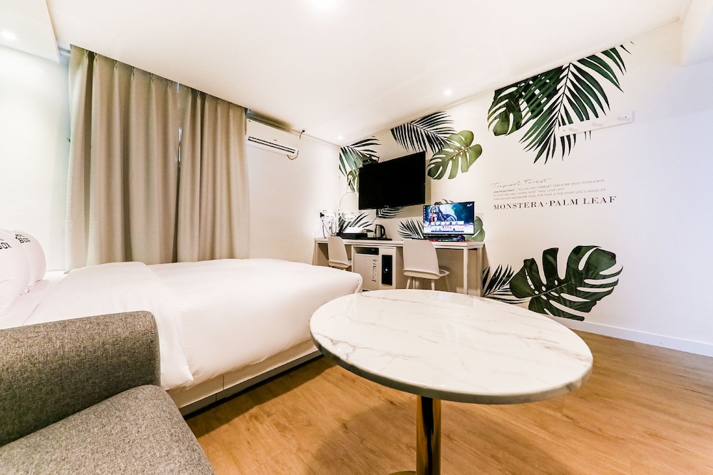 Deluxe Room - Photo 4