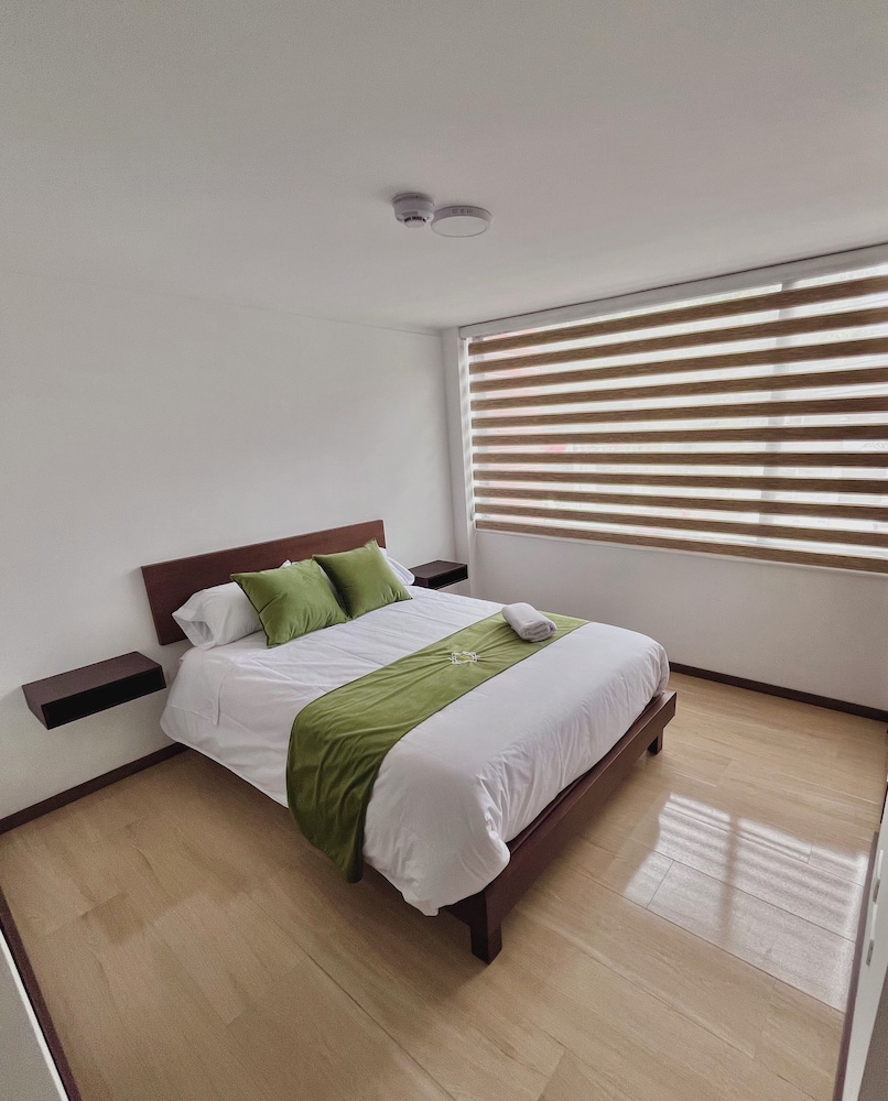 Deluxe Double Room Single Use, City View photo 2