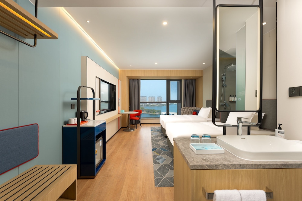 Standard Room, 2 Twin Beds, Lake View (Smart Room)