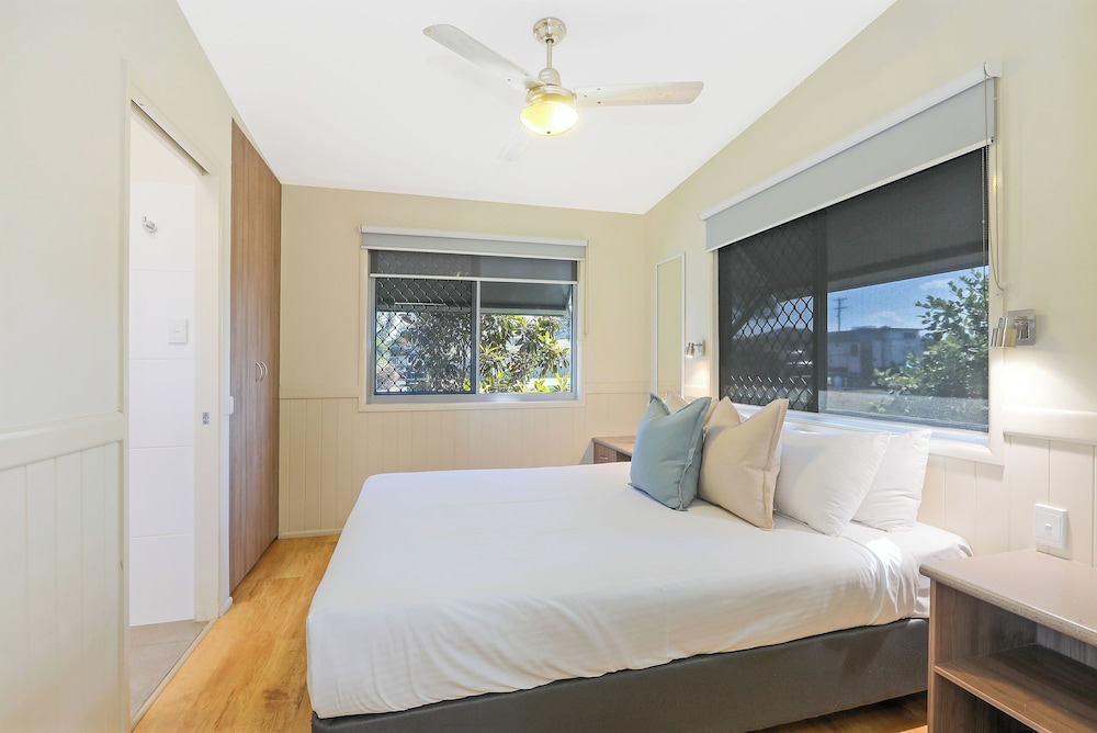 Deluxe Cabin - Sleeps 4 (with Bunks) photo 1