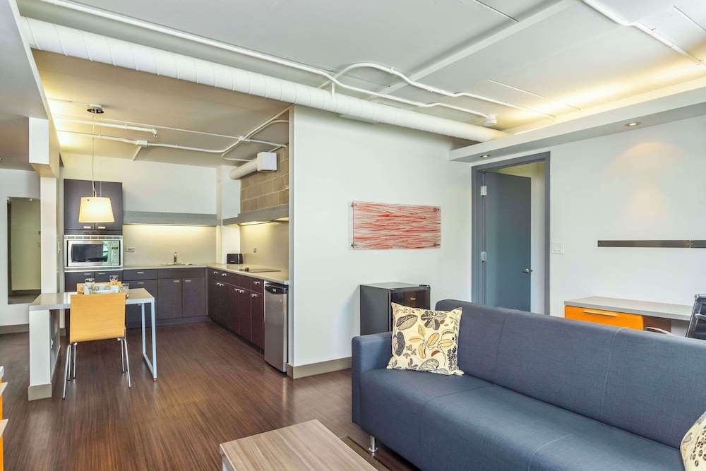 Suite, 1 Queen Bed, Non Smoking (Efficiency) - Photo 3