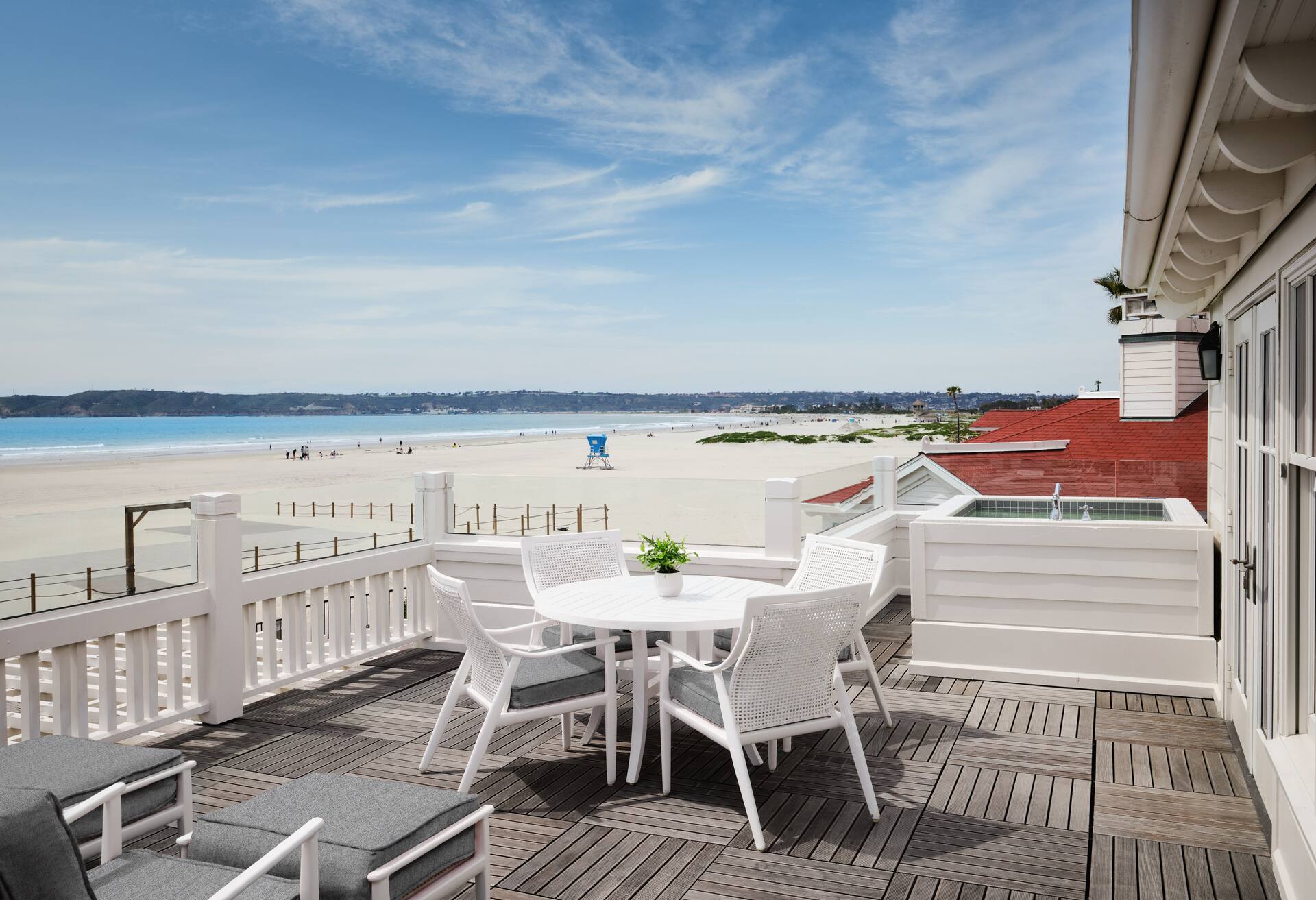 Oceanfront Horizon Cottage
