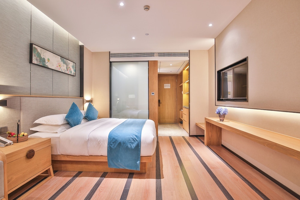 Deluxe King Room photo 1