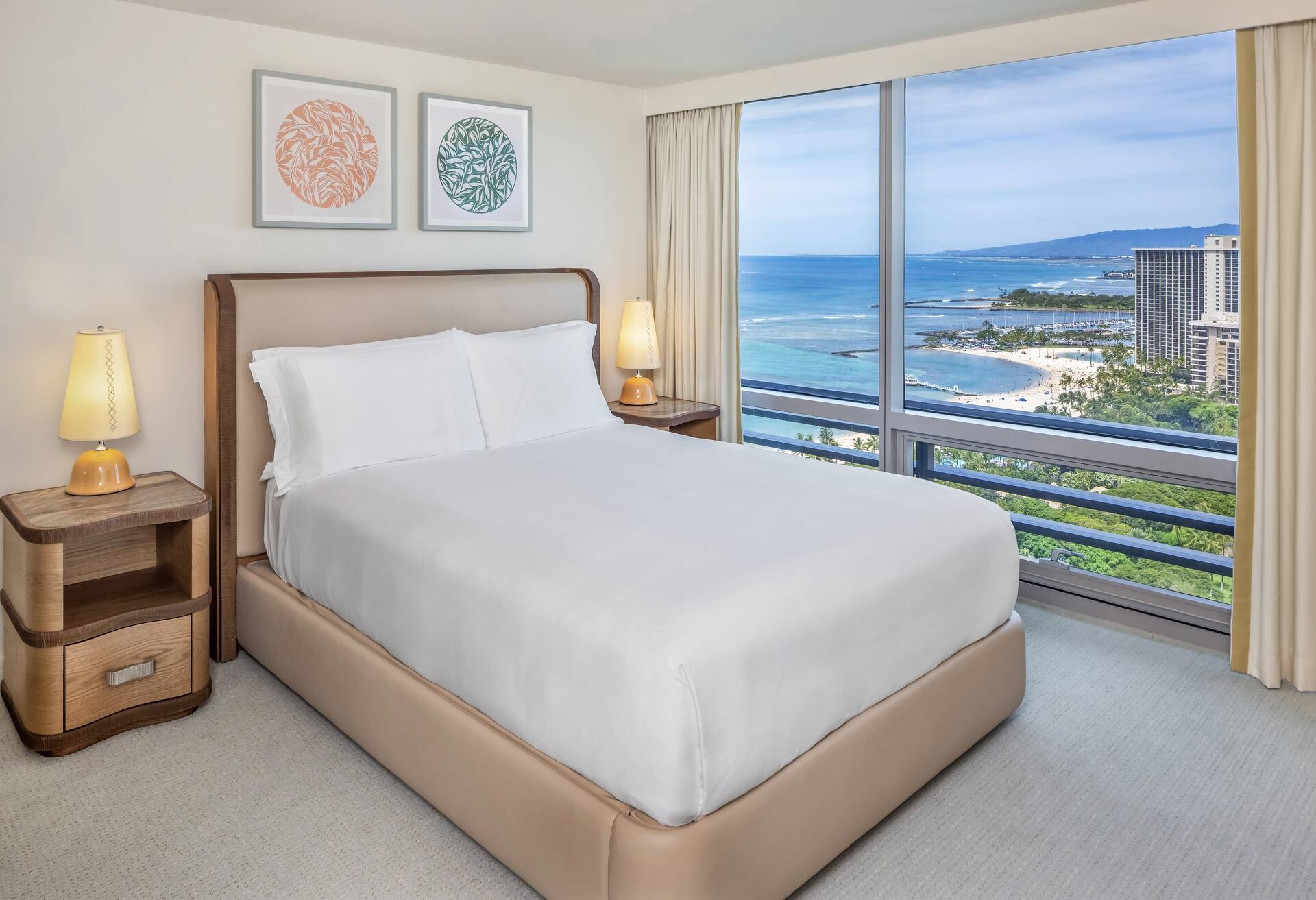 Premium 3 Bedroom Ocean Front Suite thumbnail 5
