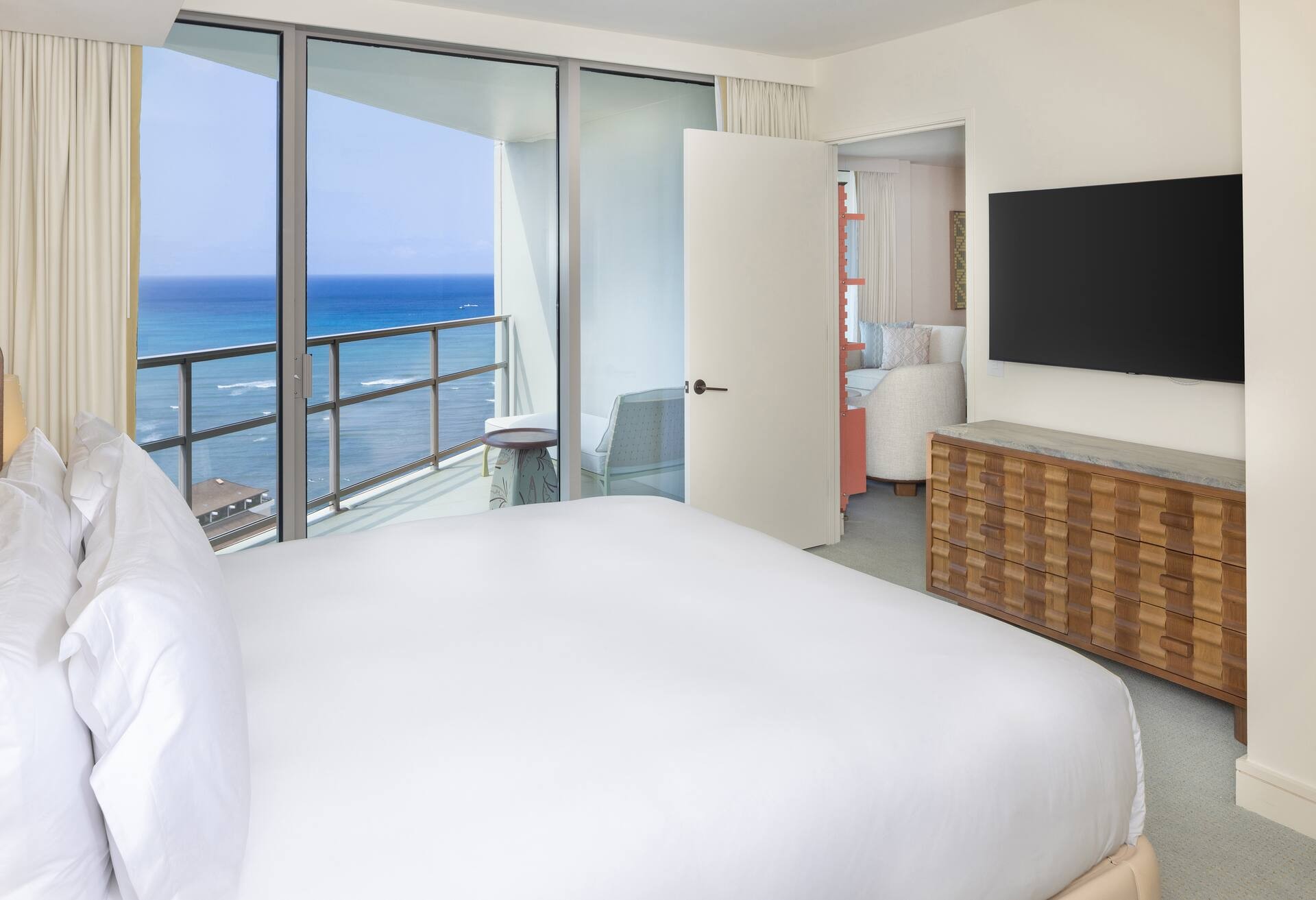 Premium 2 Bedroom Partial Ocean Suite - Den