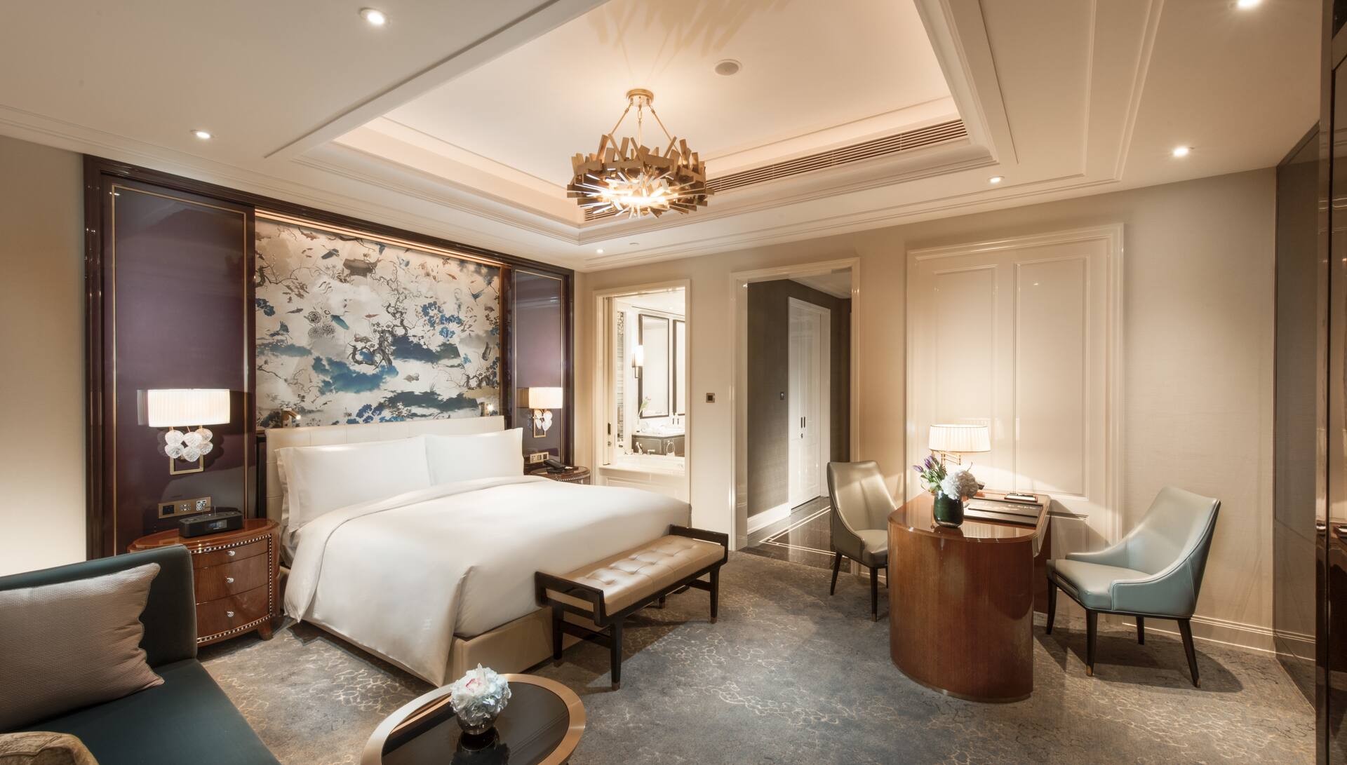 King Skyline Lake View Room