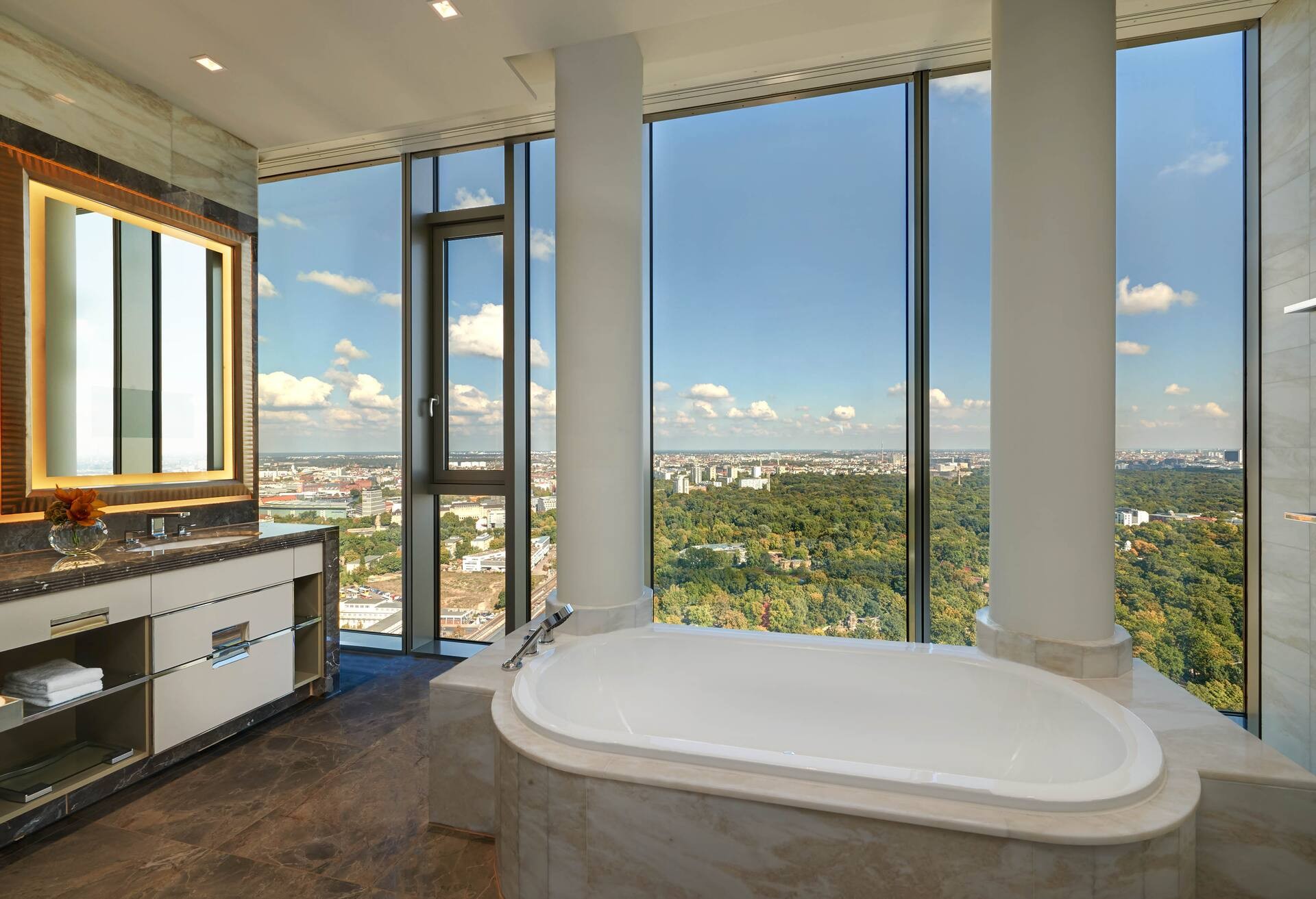 King Presidential Suite thumbnail 5