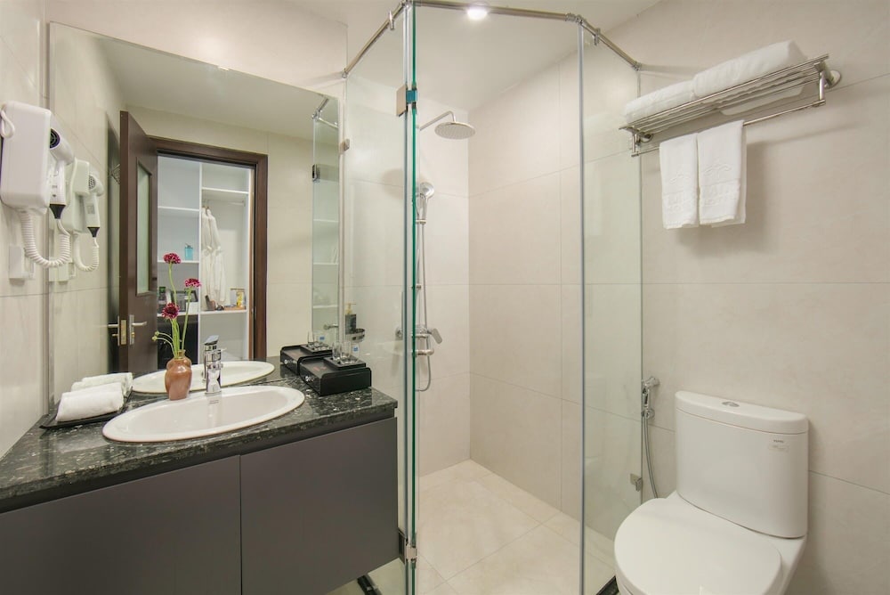 Deluxe Twin Room with window photo 3
