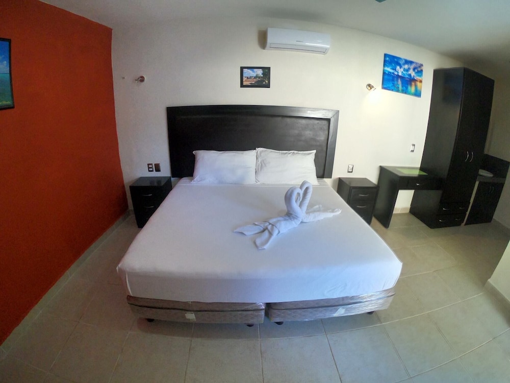 Comfort Room, Kitchenette, Pool View