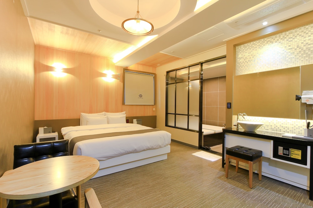 Standard Room - Photo 11