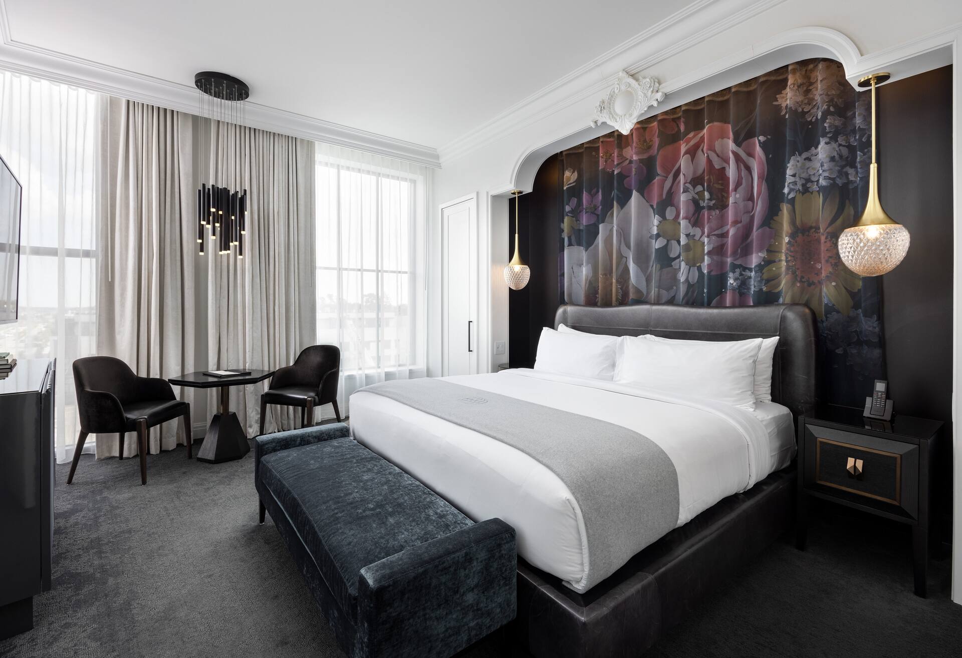 Birmingham King Corner Suite