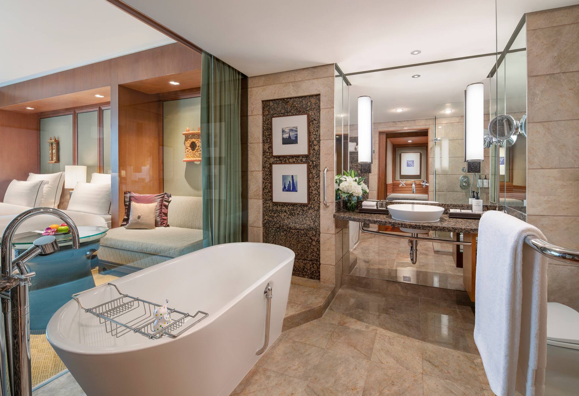 Deluxe Family Room