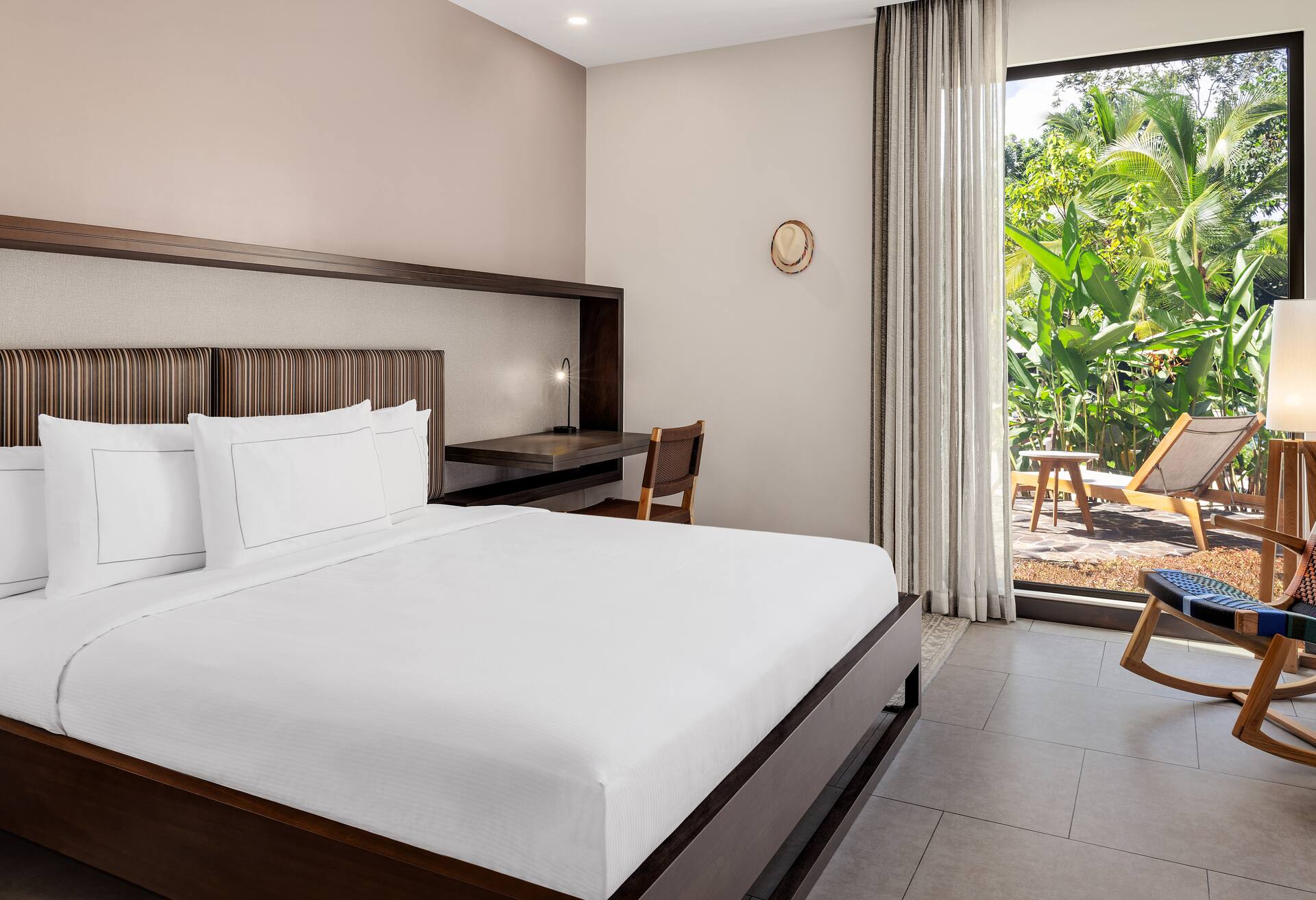 1 King Bed 1 Bedroom Suite with Kitchen