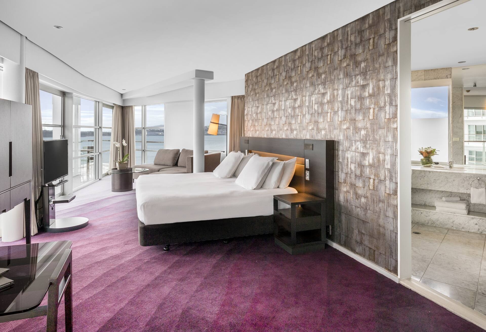 King Hilton Bow Suite