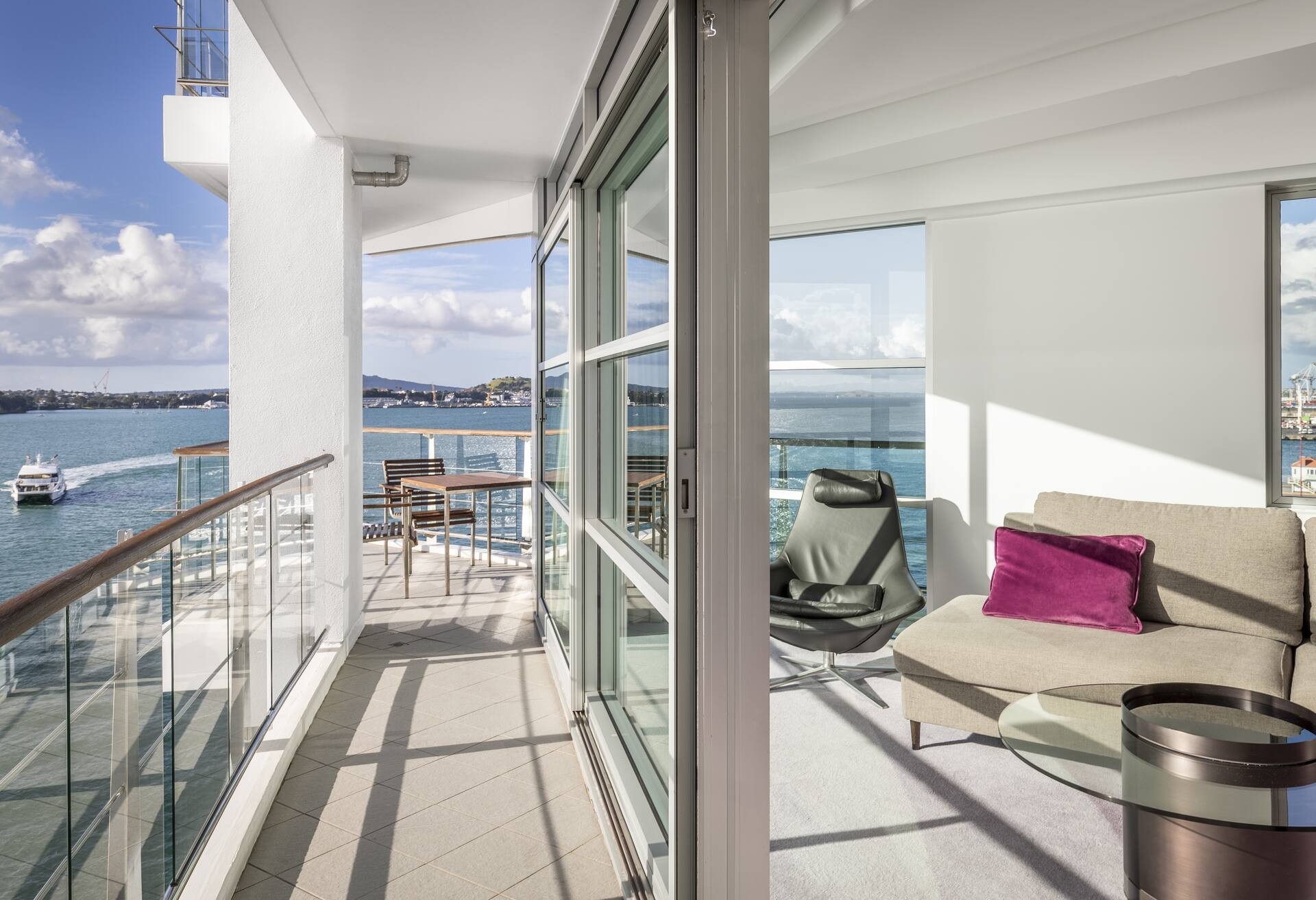 King Hilton Bow Suite
