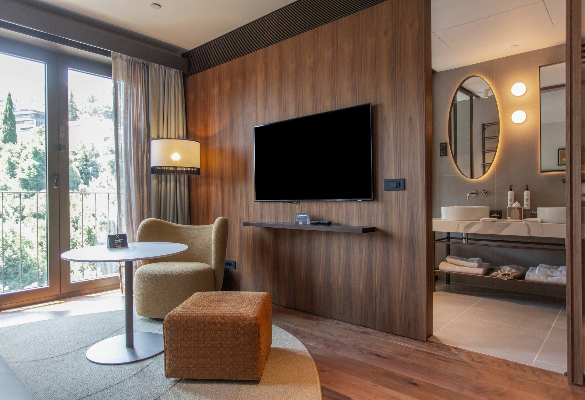 Keight Twin Room thumbnail 6