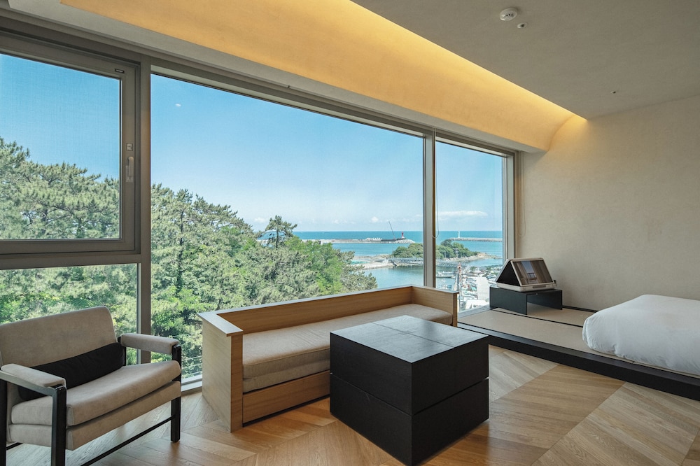 Hill Side-ocean + Outdoor Hinoki Tub