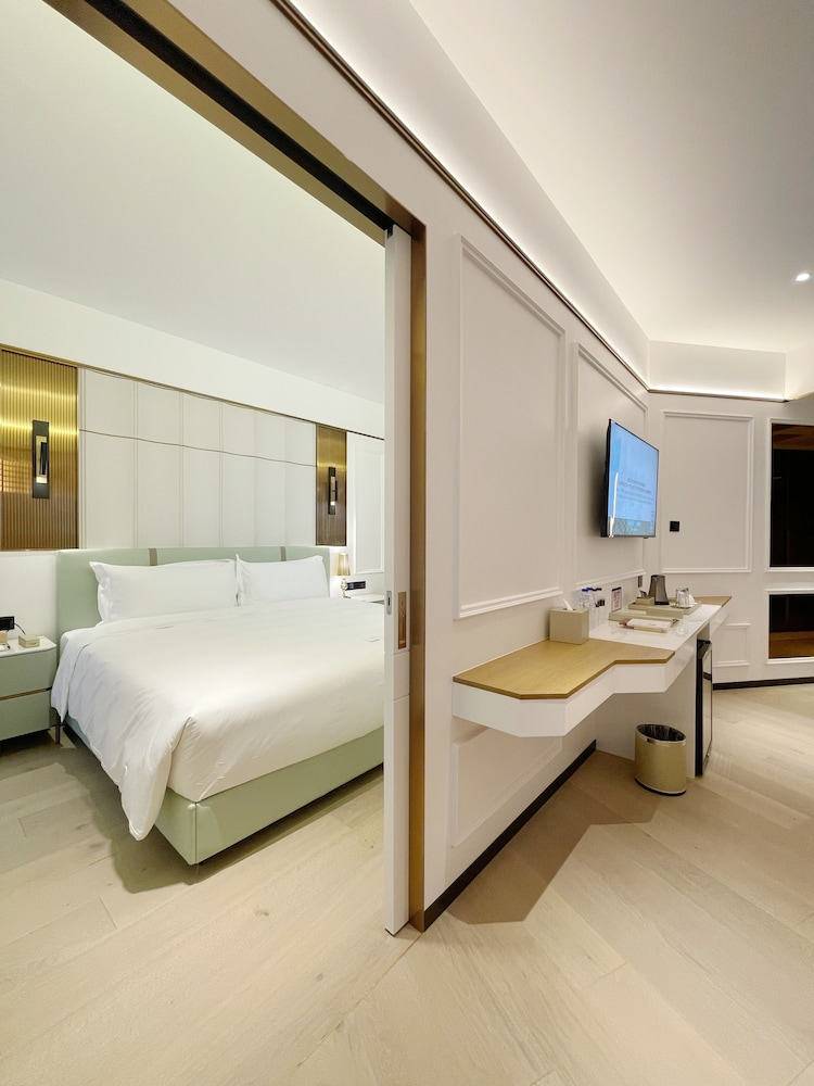 Emperor (Resorts World) Garden Onsen Suite King photo 1