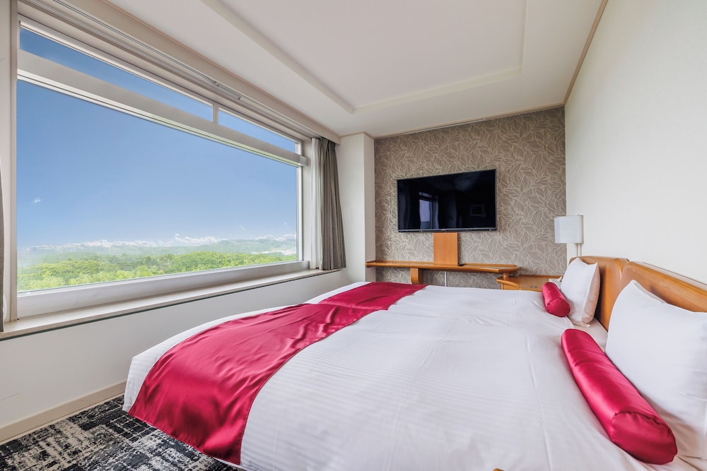 Superior Twin Room, Non Smoking (Please book as an adult if your child needs a bed) - Photo 2