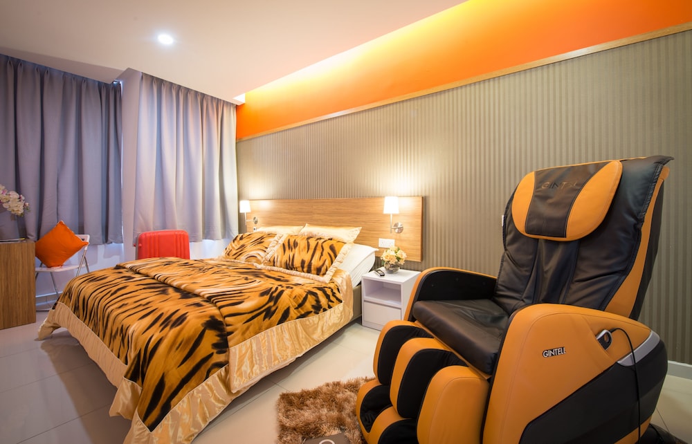 Royal Room (A King Size Massage Bed)