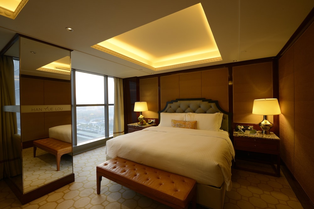 Grand Deluxe Suite photo 1