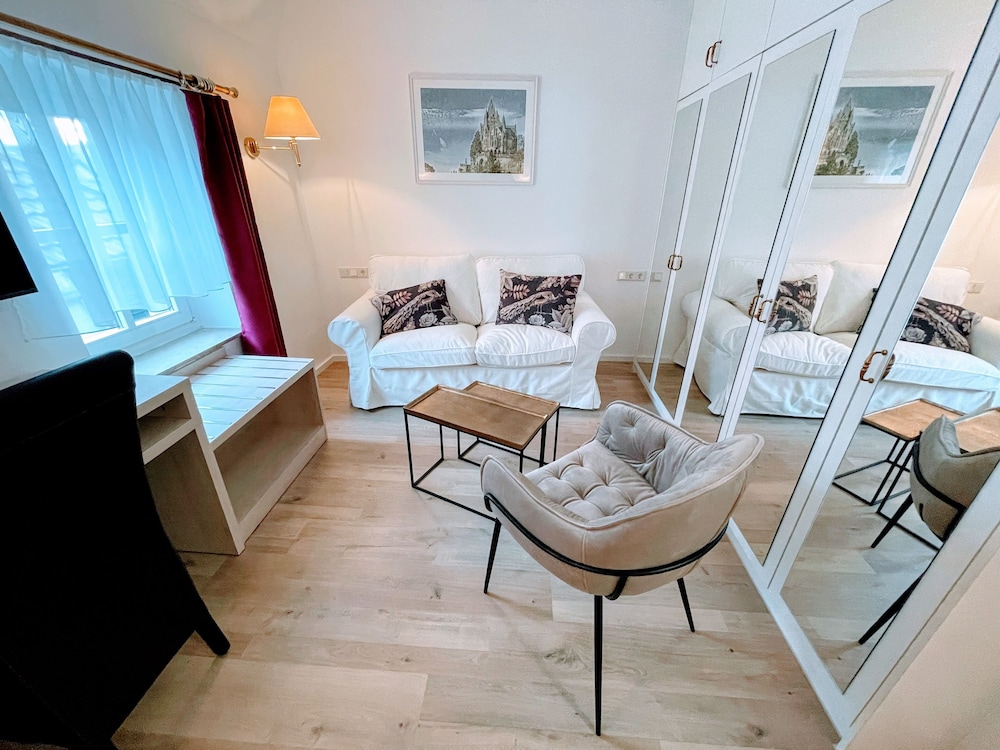 Family Studio Suite, 2 Queen Beds photo 3