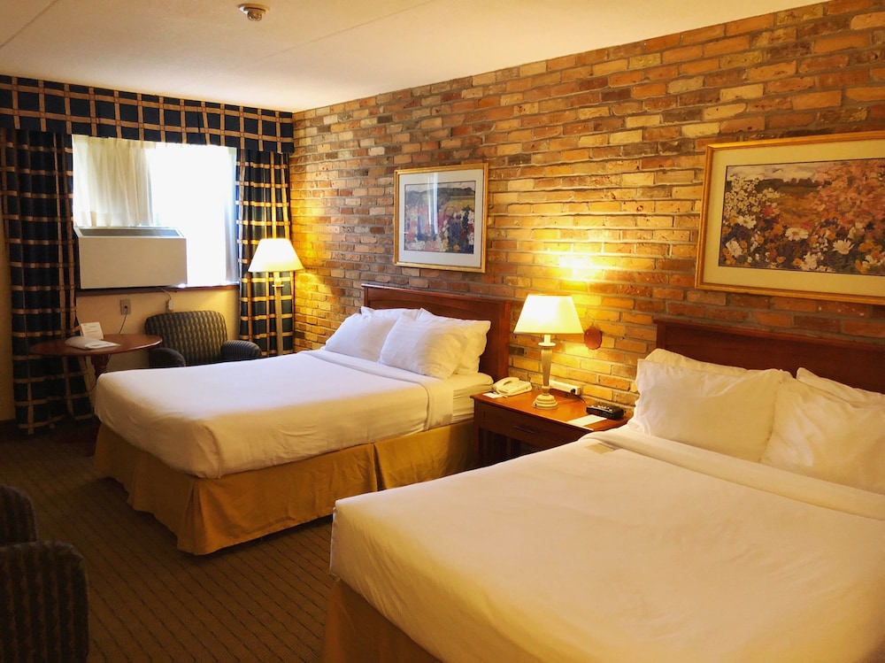 Standard Room, 2 Queen Beds (Low Floor)