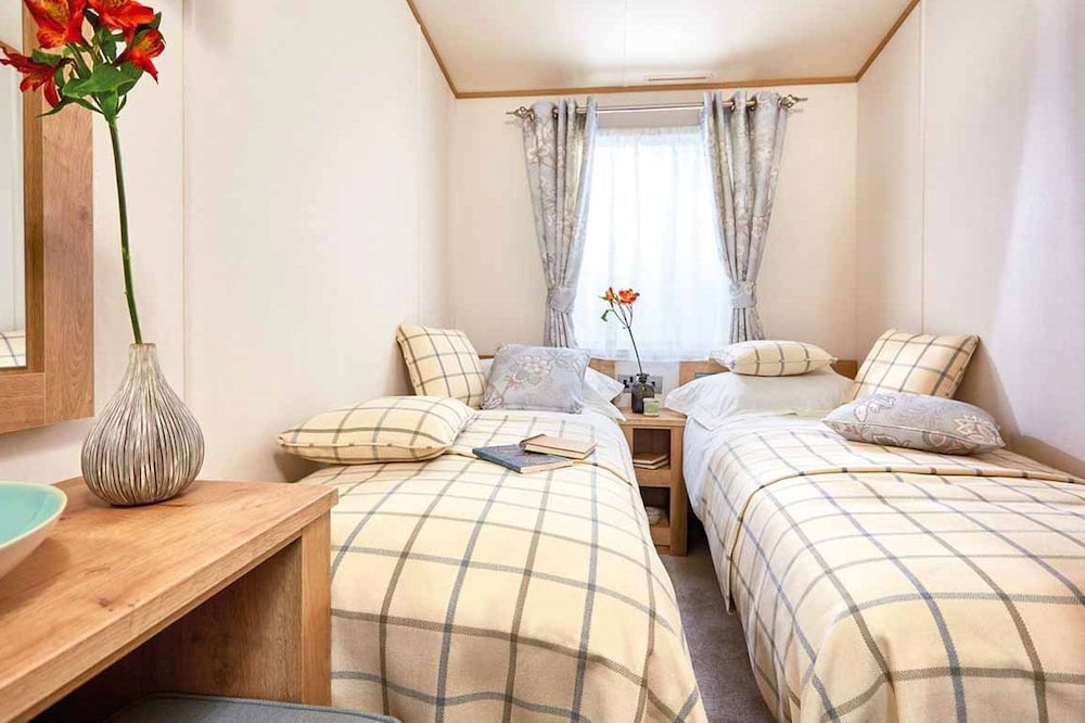 Indulgent 8 Berth Caravan with Hot Tub