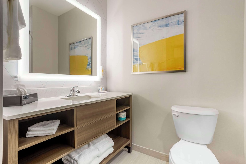 Double Room, 2 Queen Beds, Accessible, Non Smoking photo 3
