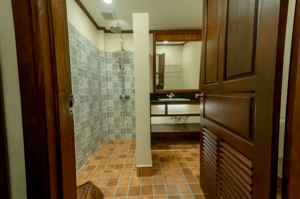 Deluxe Double or Twin Room - Photo 6
