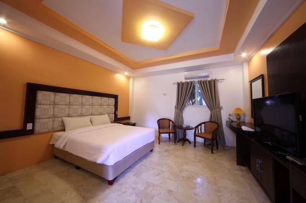 Superior Room, 1 Queen Bed photo 2