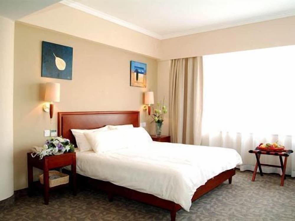Standard Room, 1 Queen Bed photo 1