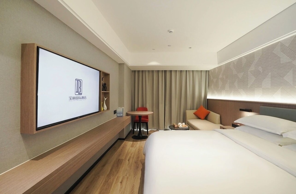 Room, City View