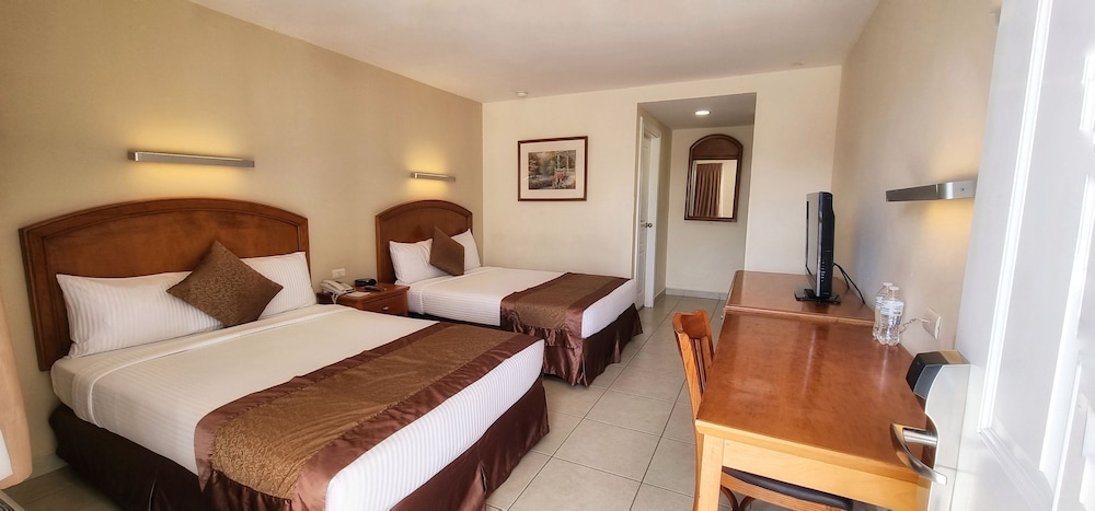 Economy Room, 2 Queen Beds, Non Smoking photo 3