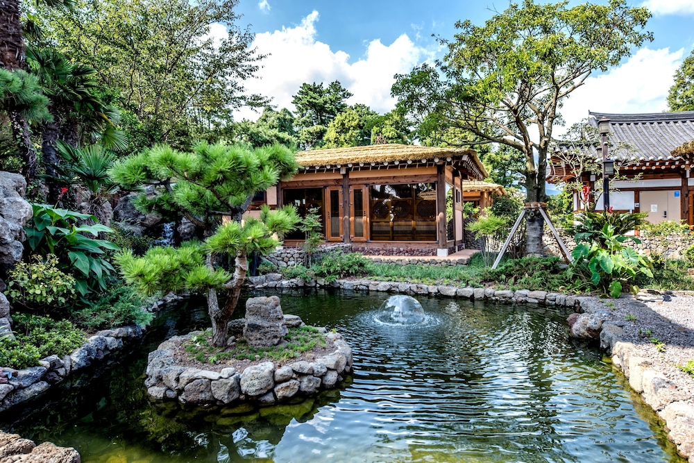 Minsok Choga B (Pond View, Private Annex Building)