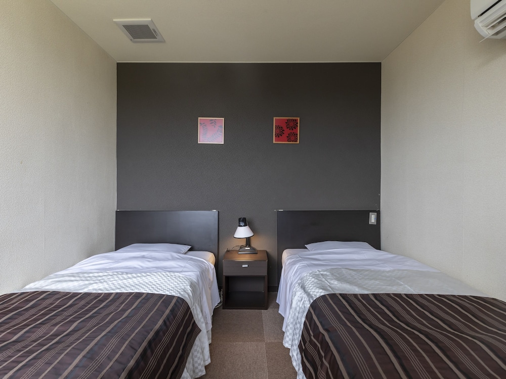 Twin Room, Smoking photo 1