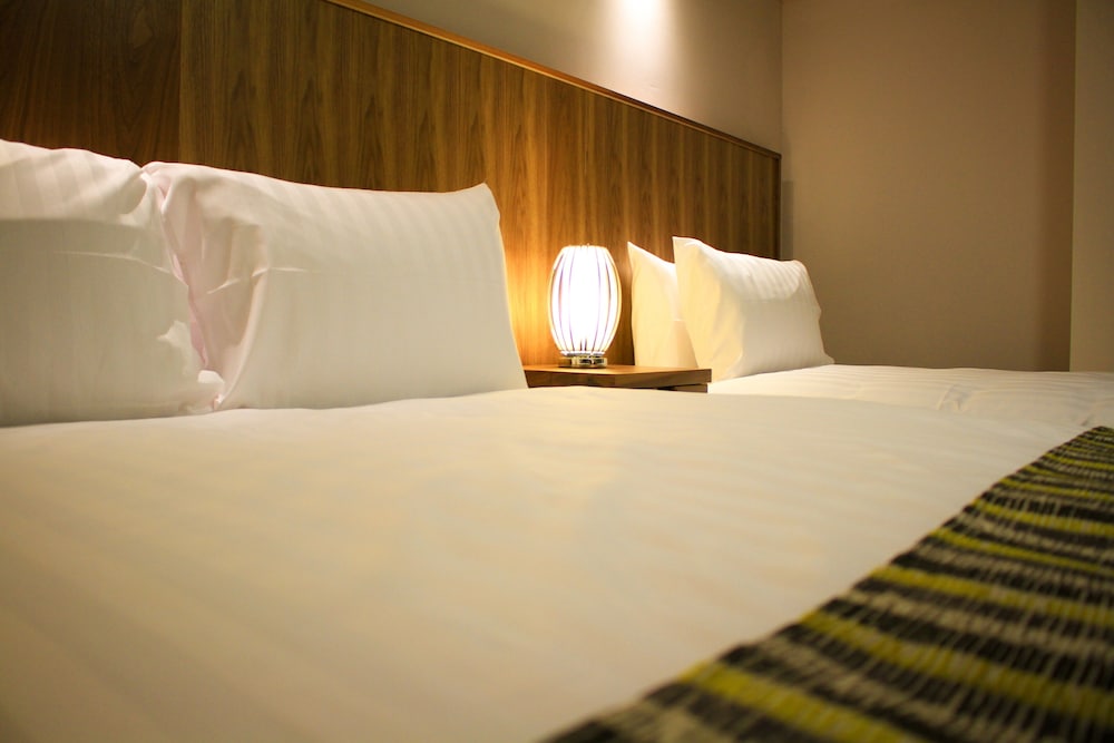 Double Room (1 King Bed + 1 Single Bed) photo 1