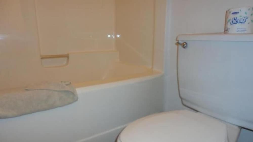 Room, 2 Queen Beds, Kitchen photo 2