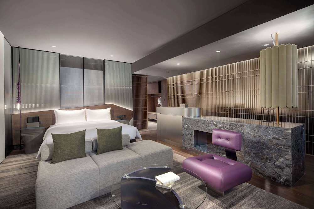 Suite, 1 King Bed, Non Smoking photo 2