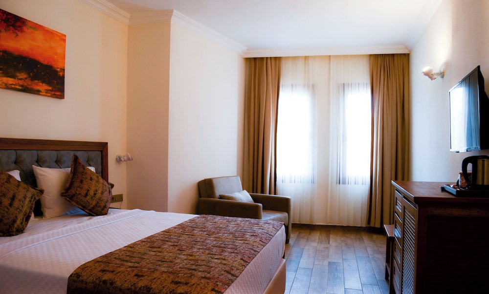 Family Triple Room, City View photo 1
