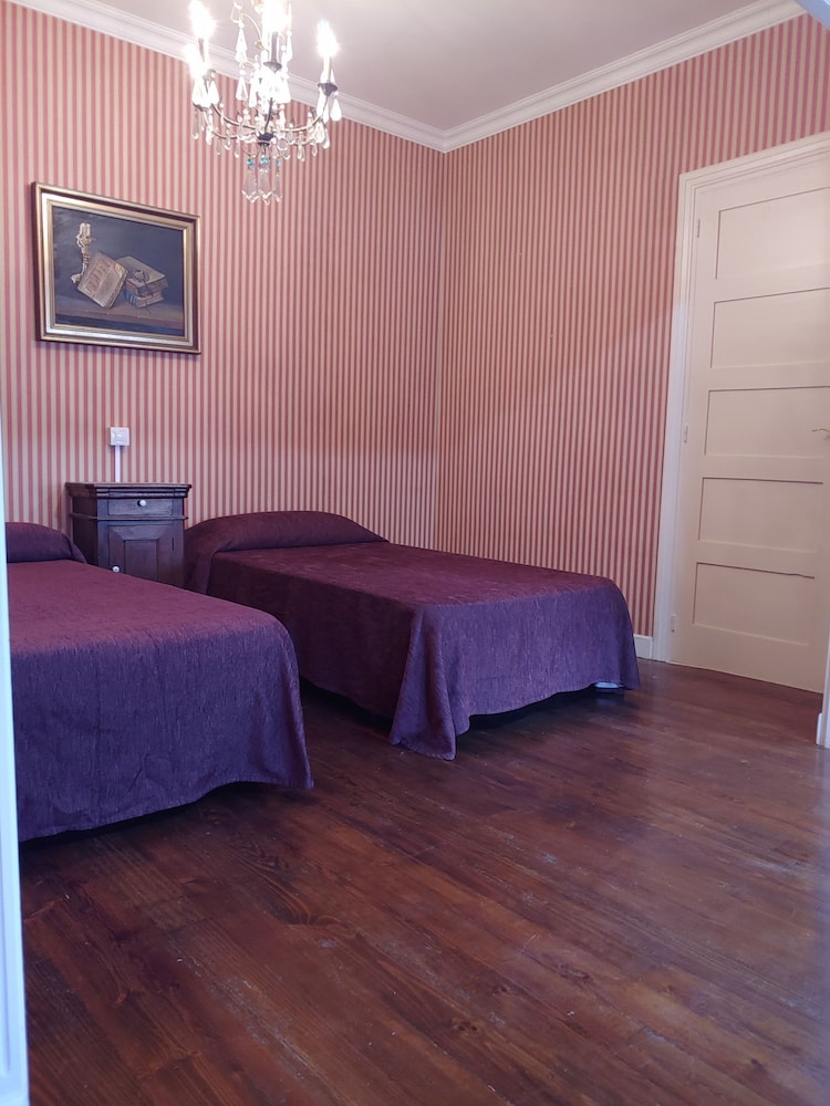 Twin Room, Shared Bathroom photo 3