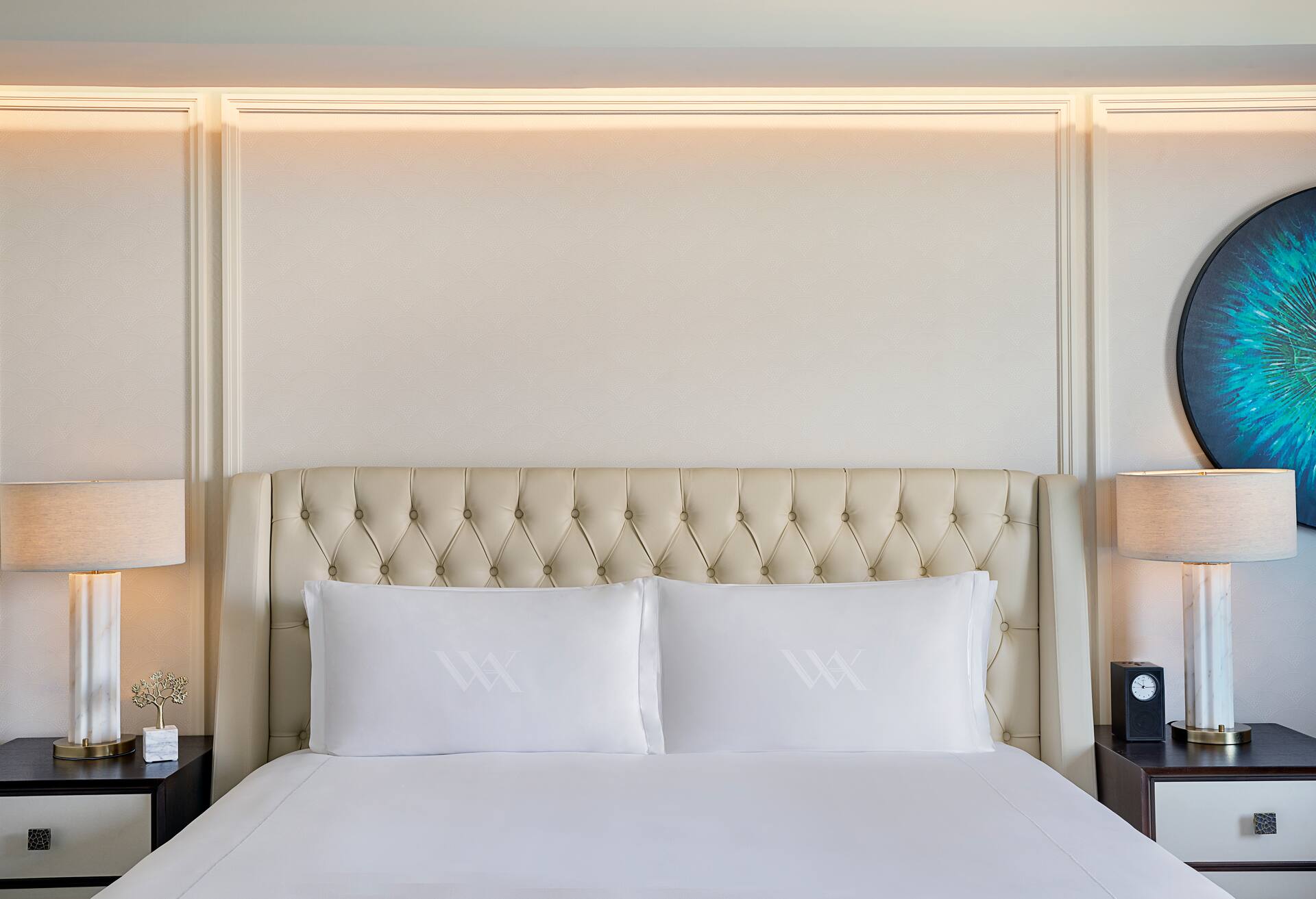 King Deluxe Room thumbnail 5